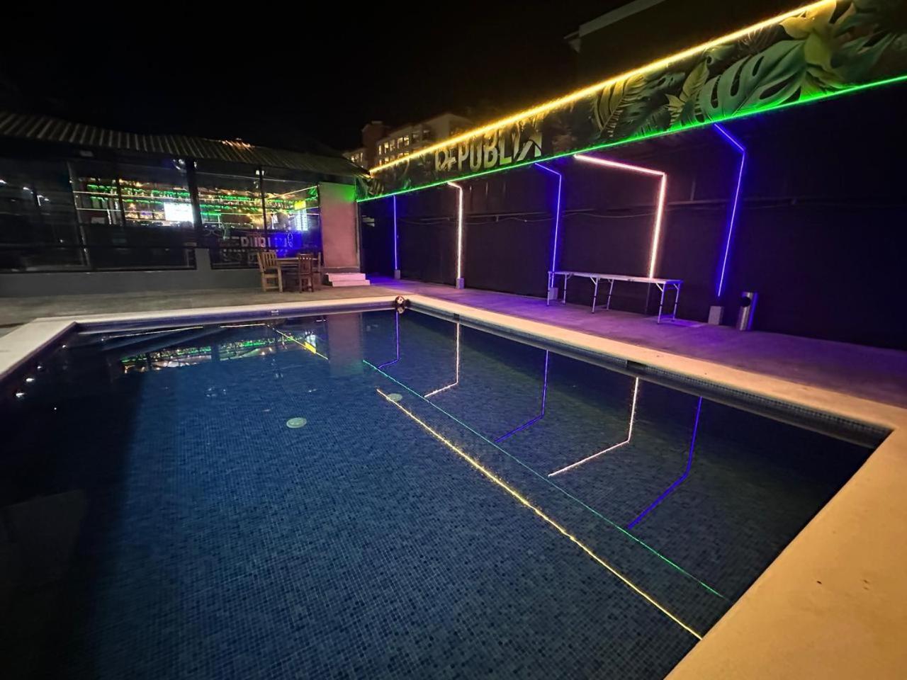 Republik Hotel, Bistro And Nightclub On Site Jacó Esterno foto